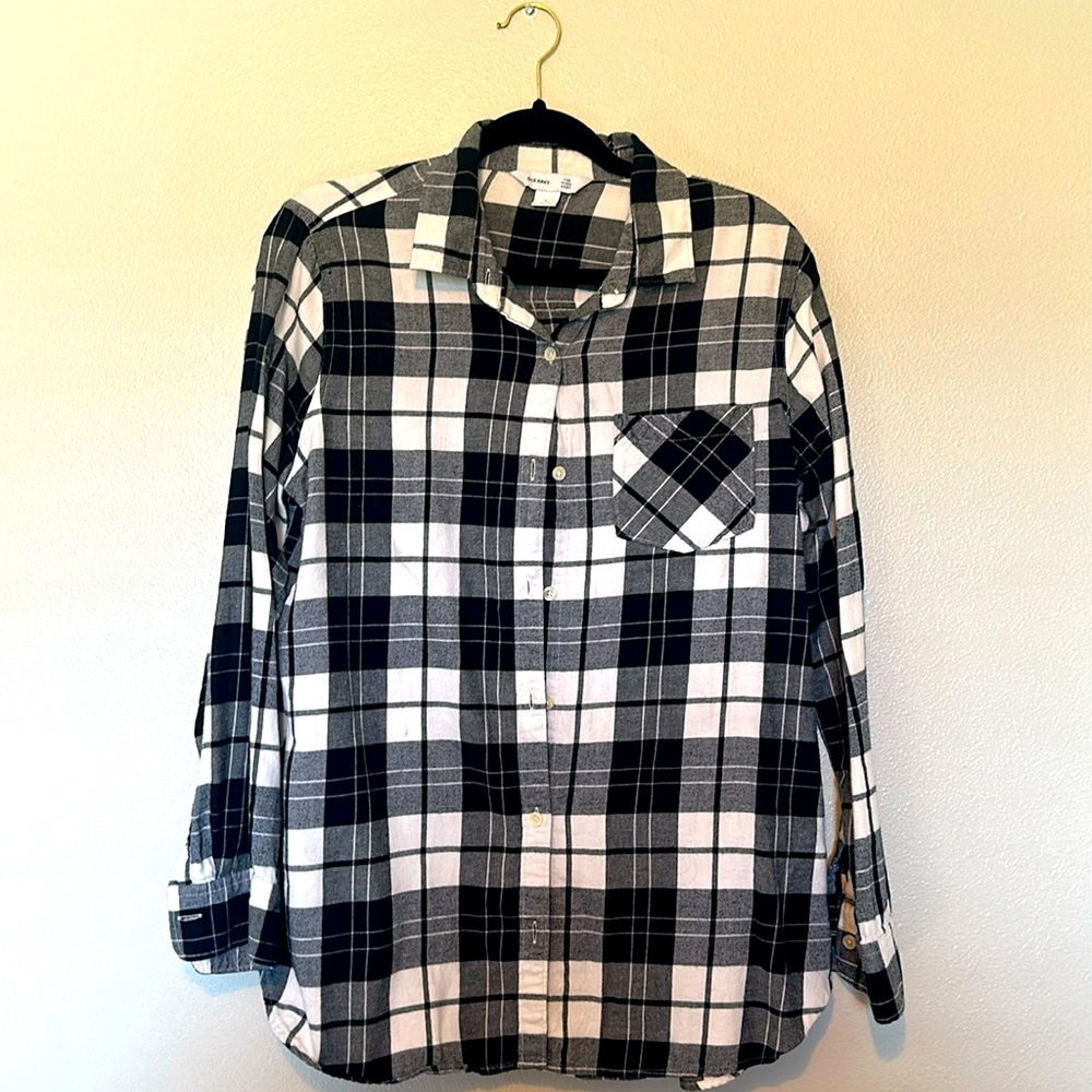 Large, Old Navy, Black & White Flannel Tunic Button-down shirt.